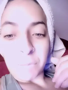 Ojitosverdess  live sex cam