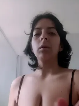 Ojitosverdess  live sex cam