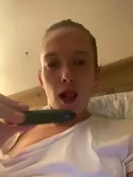Cutiepi2004x  live sex cam