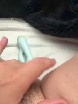 Wetoussylips  live sex cam