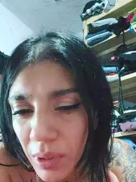 Mely42  live sex cam