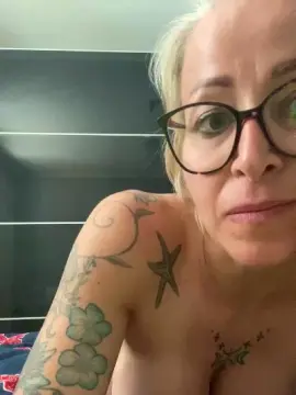 Chiarlie82  live sex cam