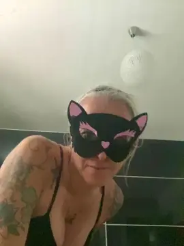 Chiarlie82  live sex cam