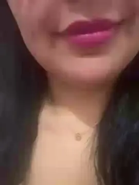 Quiqui28  live sex cam