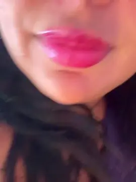 Quiqui28  live sex cam
