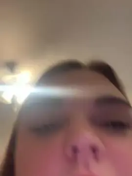 Whitegirlbigtit  live sex cam
