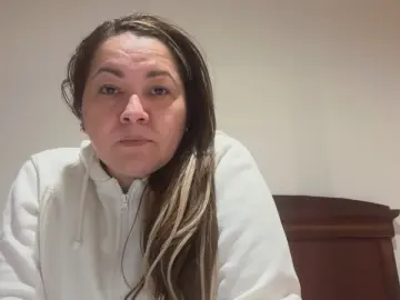 AlaskaVilla  live sex cam