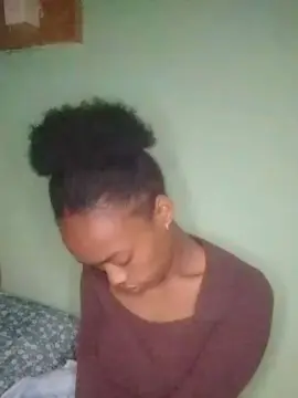 Tinah23  live sex cam