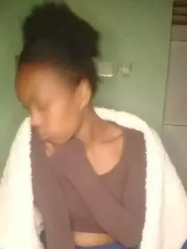 Tinah23  live sex cam