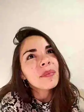Desiree025  live sex cam