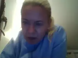 Blondeandpetite  live sex cam