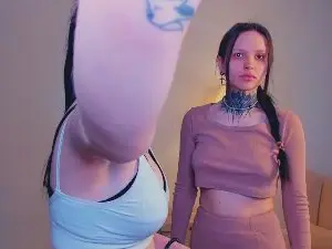 AveryKatis  live sex cam