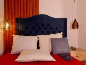 Curly_cataleya  live sex cam