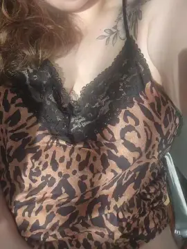 Qtbigbooty  live sex cam