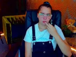 Livia_Shy  live sex cam
