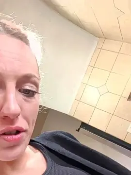 SexyXy22  live sex cam