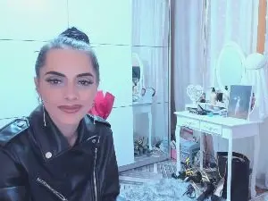 Jessycute28  live sex cam
