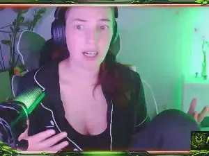 Lovekiitsune  live sex cam