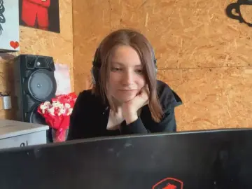 LeanaMielnicki  live sex cam