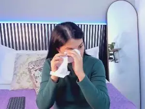 Louissa_Bennet  live sex cam