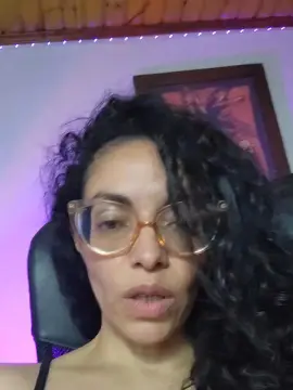 Lucci_Lovee  live sex cam