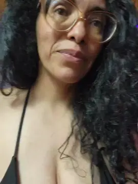 Lucci_Lovee  live sex cam