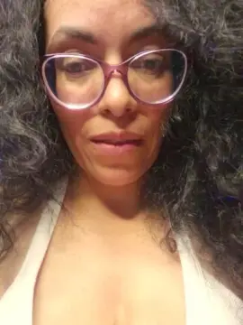 Lucci_Lovee  live sex cam