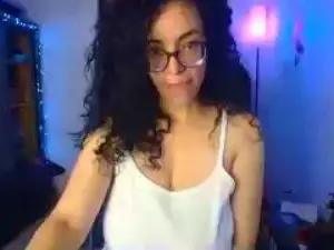 Lucci_Lovee  live sex cam