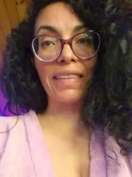 Lucci_Lovee  live sex cam