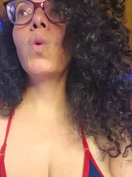 Lucci_Lovee  live sex cam