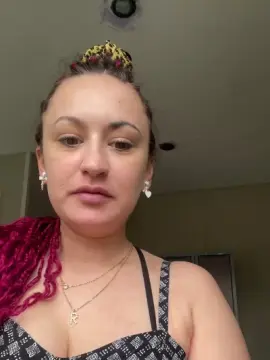 Redrubykisses  live sex cam