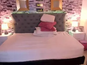 Yeseniaa_25  live sex cam