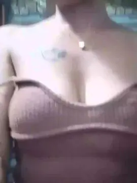 Akirah25  live sex cam