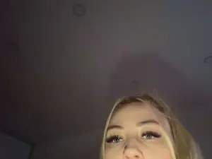 AleaseIyo  live sex cam
