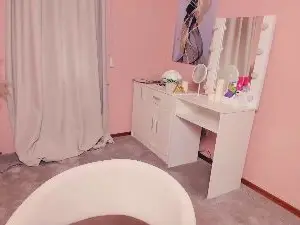 EmileeKoman  live sex cam