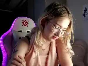HollieWoolman  live sex cam
