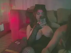 Candycamiila  live sex cam