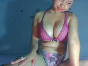 Maellah22  live sex cam
