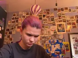 VikkiStrachan  live sex cam