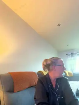 MrsMature71  live sex cam