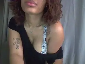 Mona_28  live sex cam