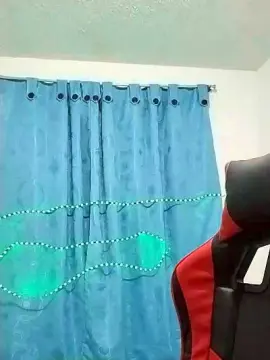 Mamadorahotxxx  live sex cam