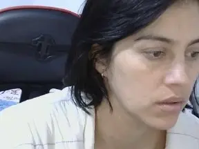 Mamadorahotxxx  live sex cam