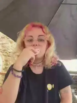 Emy_2002  live sex cam
