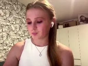 LoriaWheatly  live sex cam