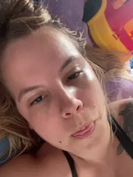 Larynha18  live sex cam