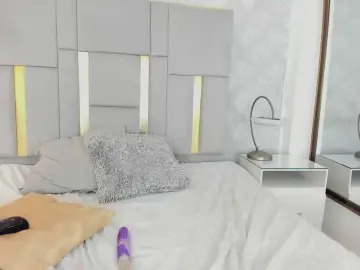 Srta_Bello  live sex cam