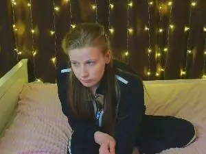 KyleeHerman  live sex cam
