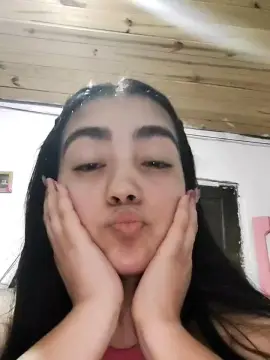Reinita27  live sex cam