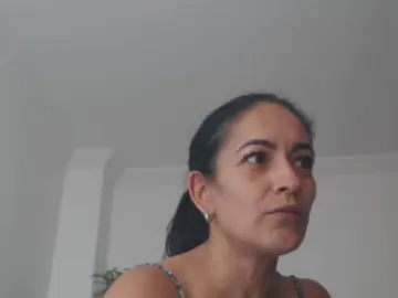 GOLDENBOOTY  live sex cam